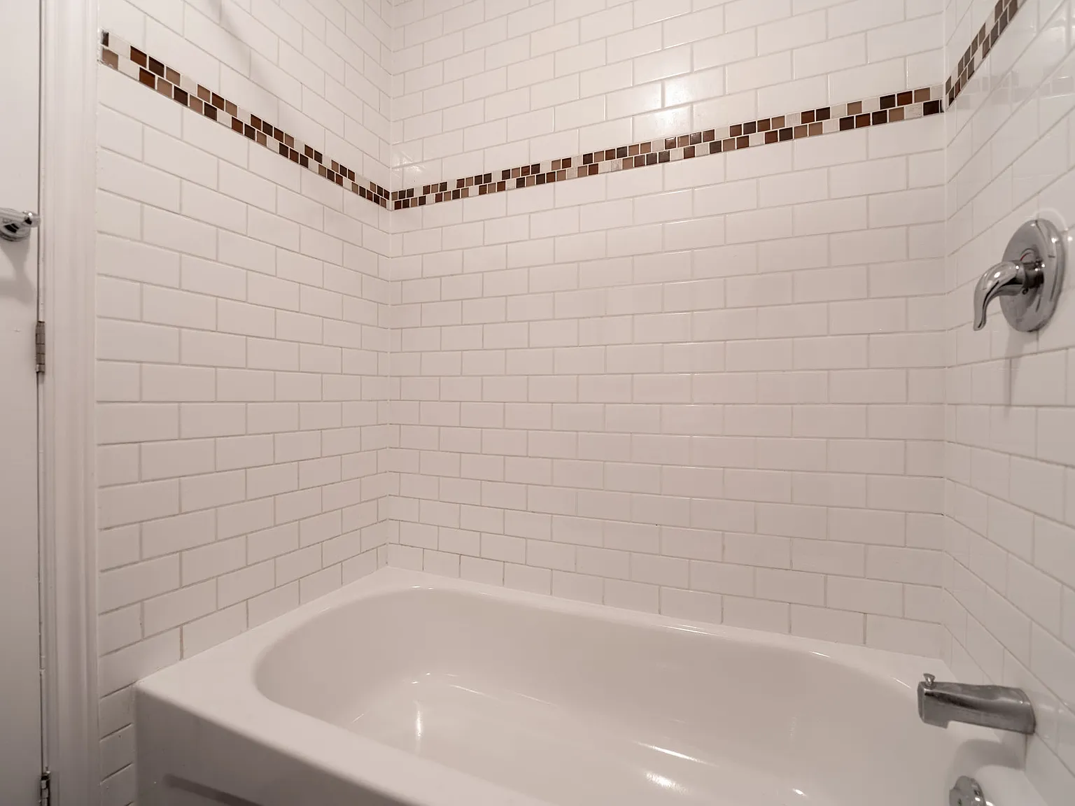 570 Chapel Street — Photo 3