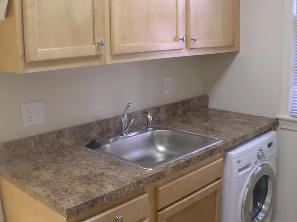 426 6th St NE APT 3, Washington, DC 20002