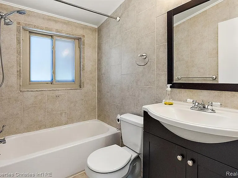 880 N Adams Rd #6 — Photo 18