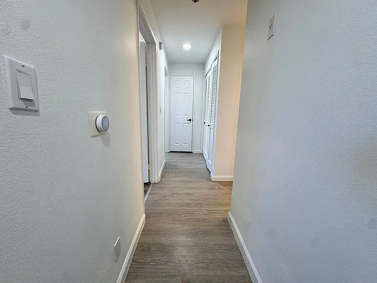 8915 Burton Way — Photo 14