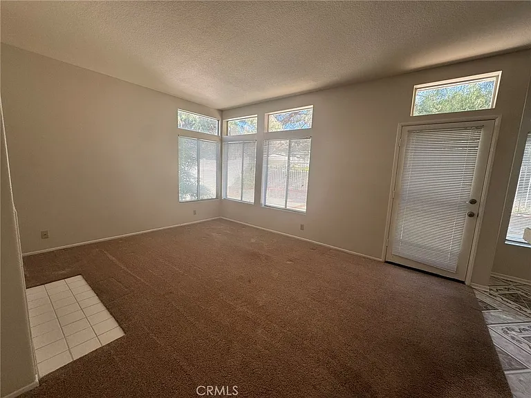 2121 Sun Ridge Dr — Photo 5