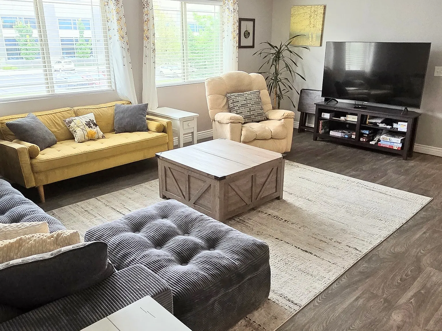 3 bed, 1215 sqft, $2,099 — Photo 2