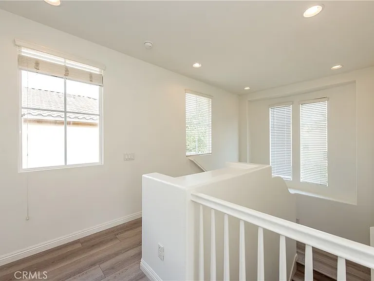 32 Sebastian — Photo 16