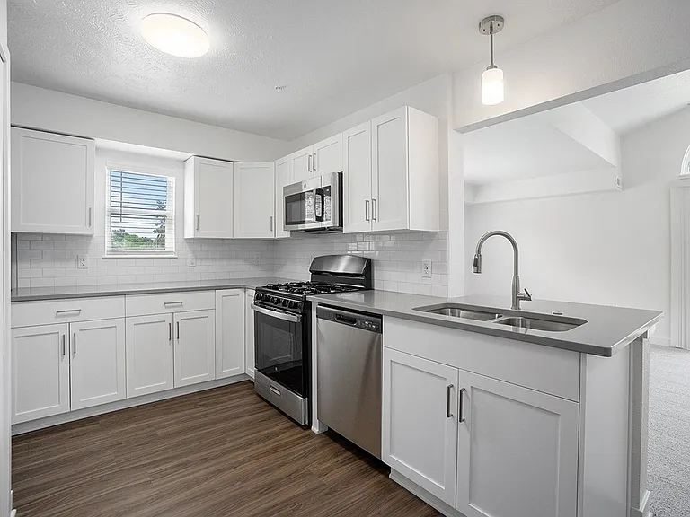 Byron Lakes Apartments — Photo 34