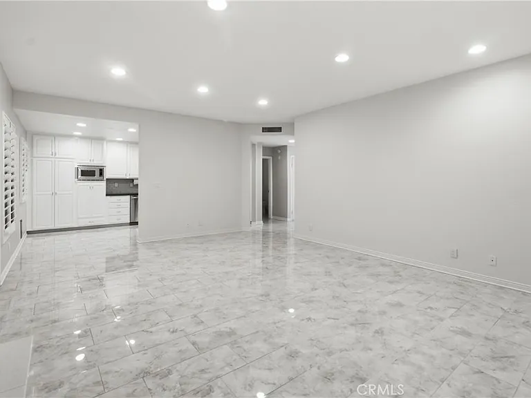 5200 White Oak Ave #36 — Photo 5