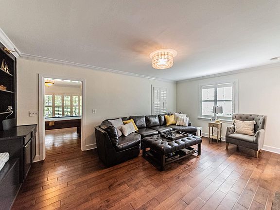 4th image of 203 Forest Cir