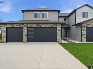8846 Peregrine Rd, Lincoln, NE 68505