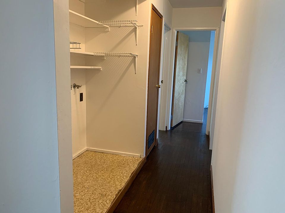 Dryer & Laundry hookup area.