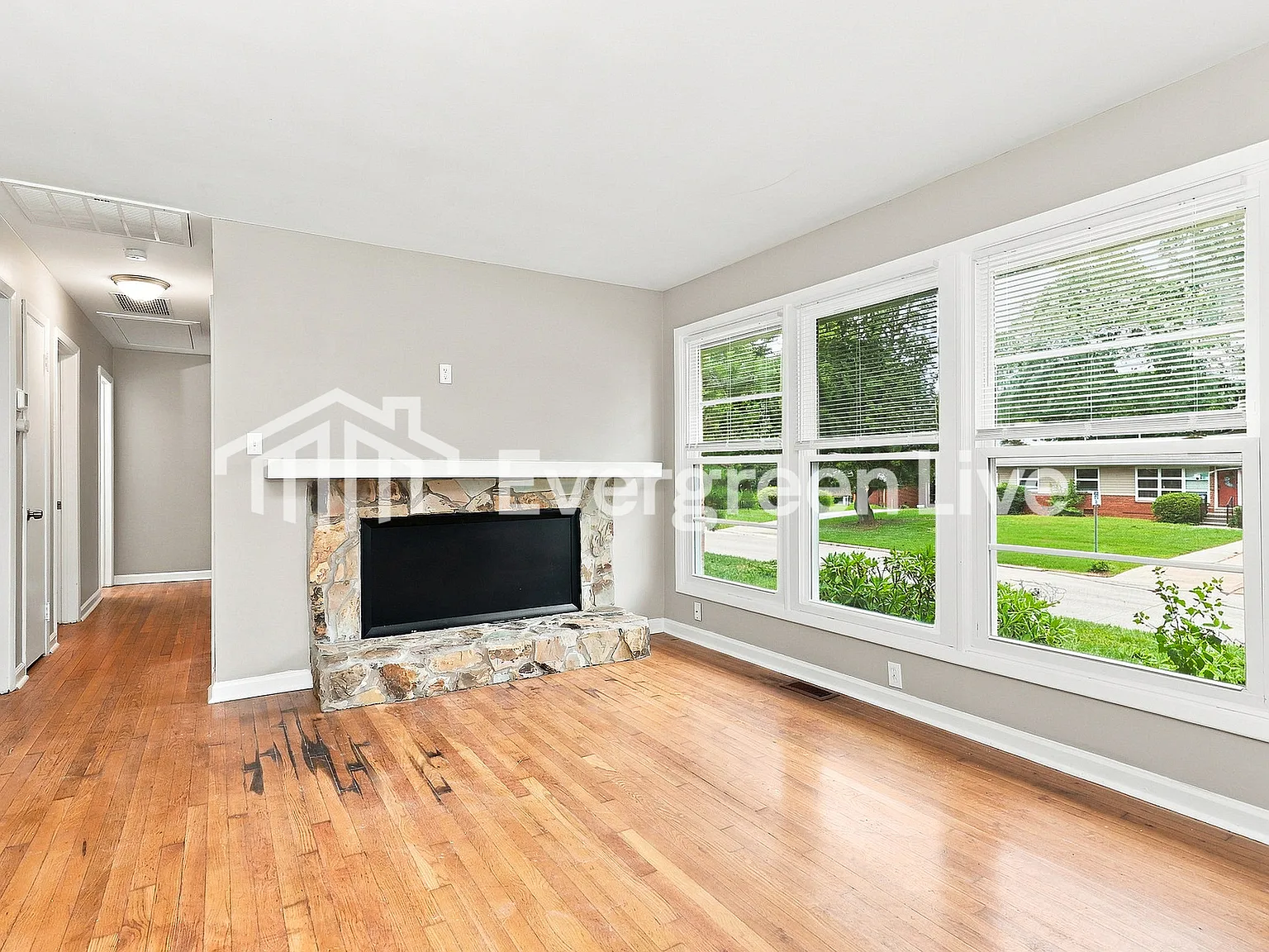 3 bed, 2.0 bath, 1456 sqft, $1,745 — Photo 4