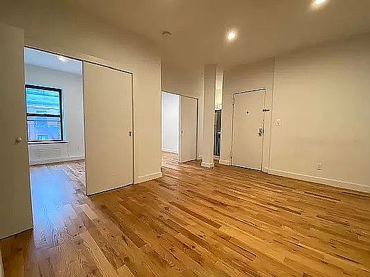 5th image of 406 W 39th St #5