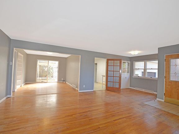 4th image of 1415 Bridger St