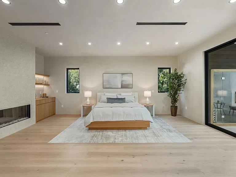 824 N Curson Ave — Photo 22