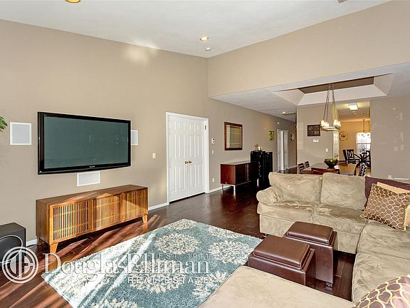 4th image of 144 Carriage Ln