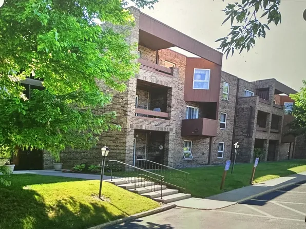 2240 Midland Grove Rd APT 108, Roseville, MN 55113