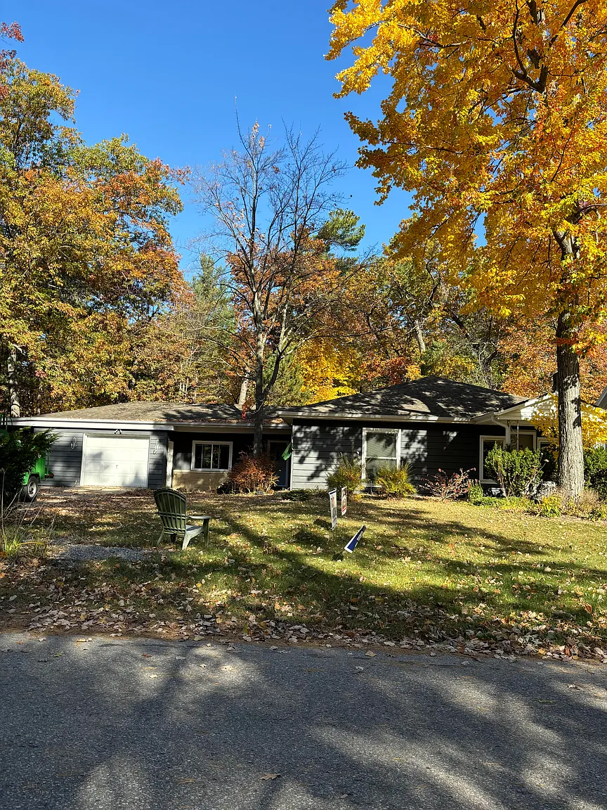 2011 Chippewa St photo 1