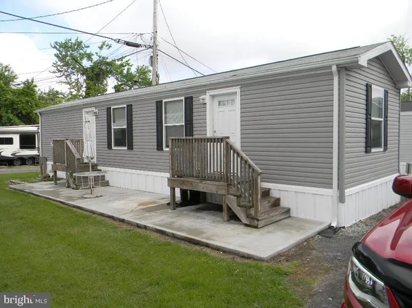 4 Kropf Ln, Sparrows Pt, MD 21219