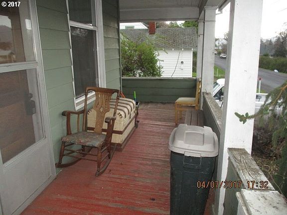 3rd image of 102 E Franklin St