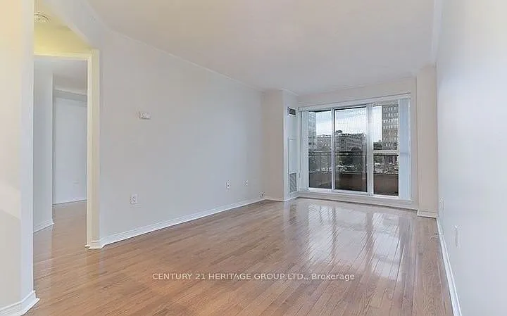 887 Bay St #310 — Photo 9