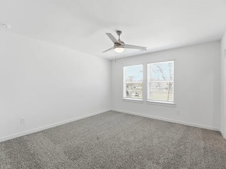 963 Mansfield St — Photo 14