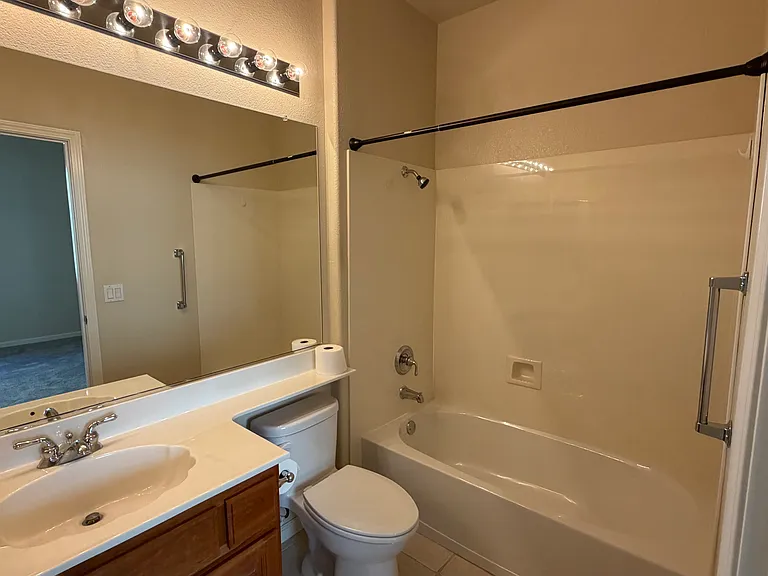 729 Richardson Dr — Photo 21