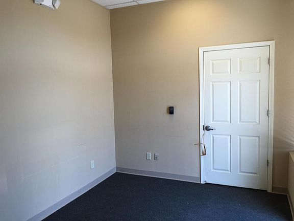 4th image of 328 W James Lee Blvd