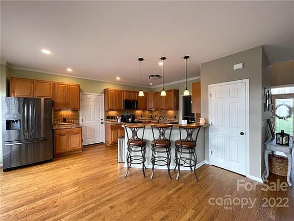 5th image of 110 Fox Den Cir