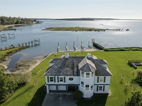 9 Hope St, Bristol, RI 02809