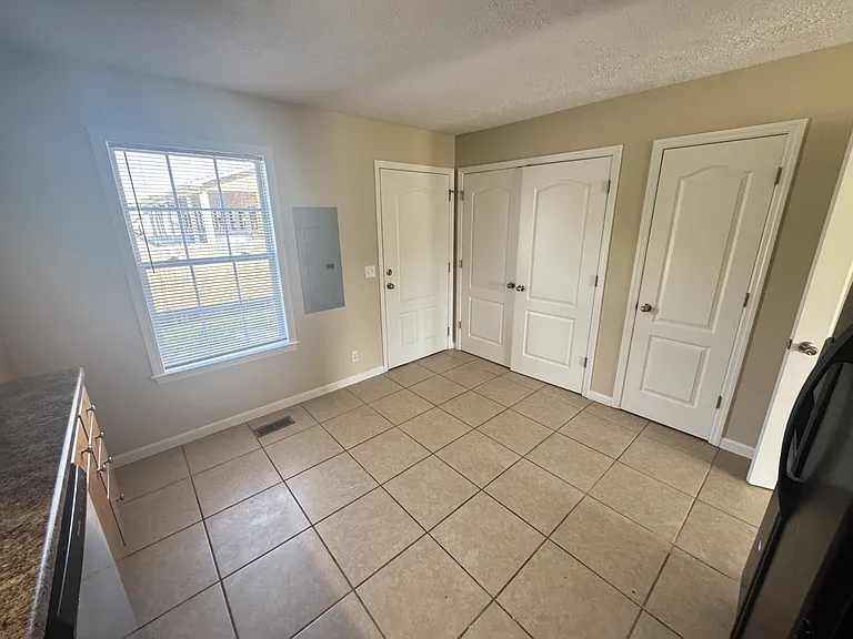 814 Sevier St — Photo 6