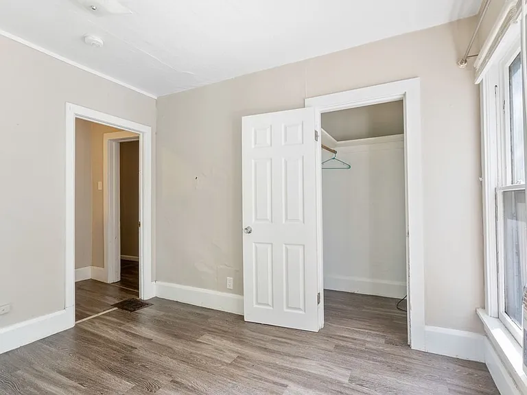 1012 Clay St — Photo 11