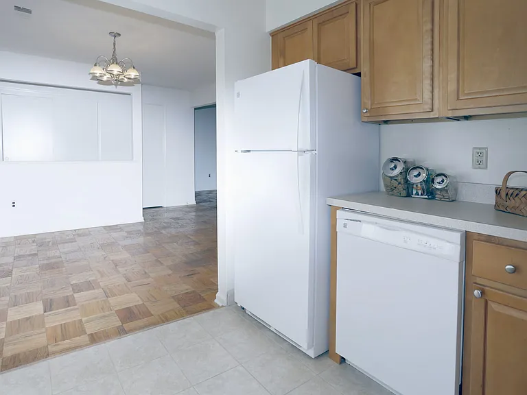 White Pine Apartments — Photo 8