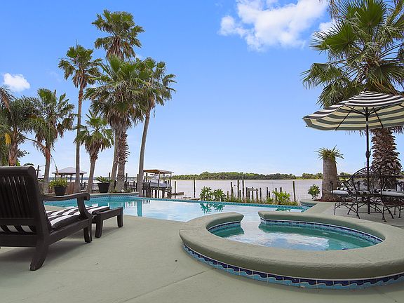 5th image of 5980 Heckscher Dr