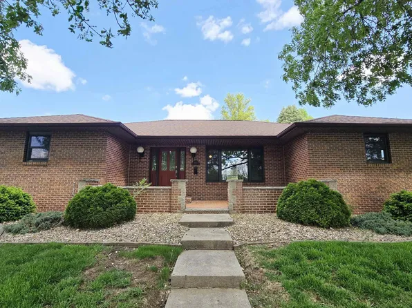 105 W Glendale Rd, Oskaloosa, IA 52577
