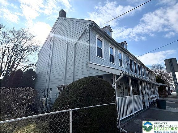 2nd image of 752 2nd St