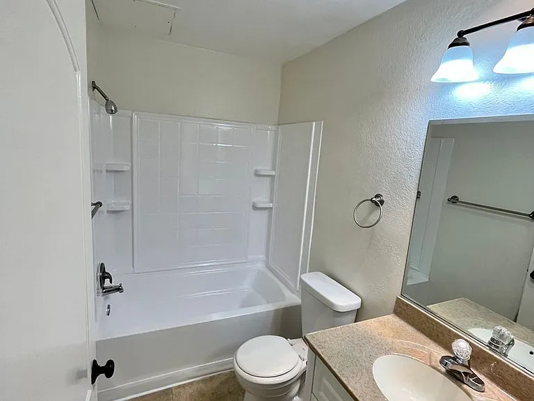 4539 W. 159th Street Apartments — Photo 4