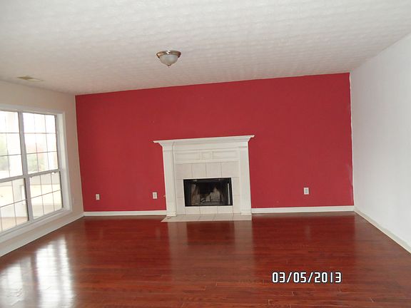 4th image of 824 Sunny Field Ln