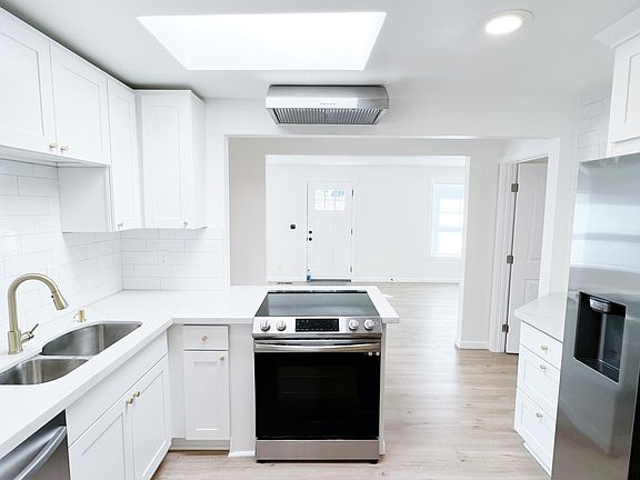 Kitchen - Brand new Samsung appliances