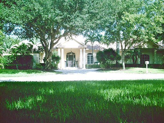 Home on Cul-De-Sac in Park like Setting