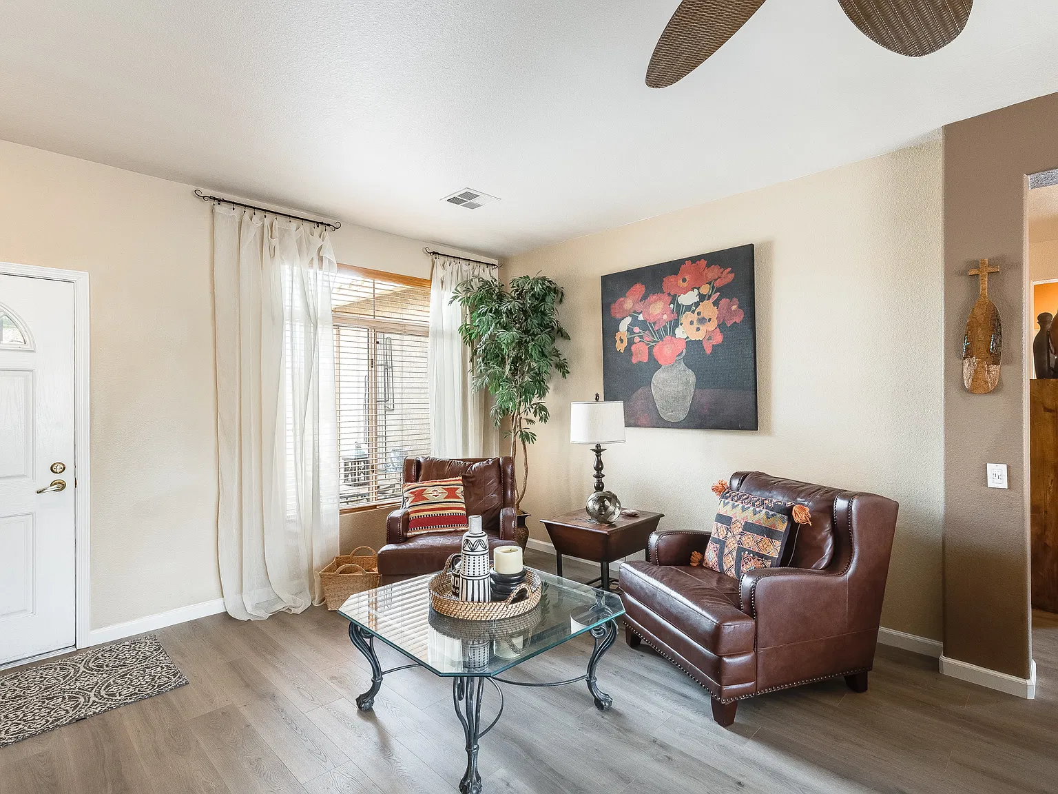 2 bed, 2.5 bath, 1366 sqft, $3,300 — Photo 4
