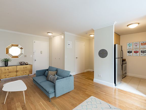 3rd image of 235 W 48th St APT 16a