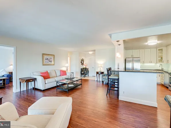8340 Greensboro Dr APT 521, Mc Lean, VA 22102