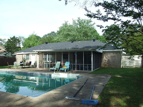 2nd image of 210 Parkway Dr