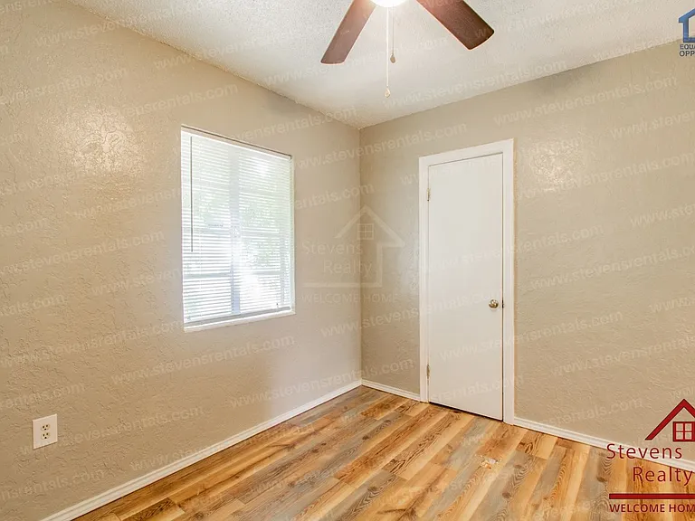 1303 NW Taylor Ave — Photo 6