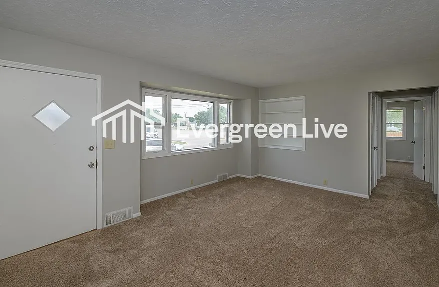 3 bed, 1.0 bath, 875 sqft, $1,395 — Photo 3