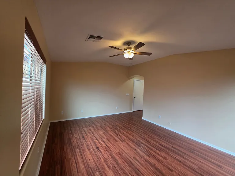 7805 S 48th Ln — Photo 26