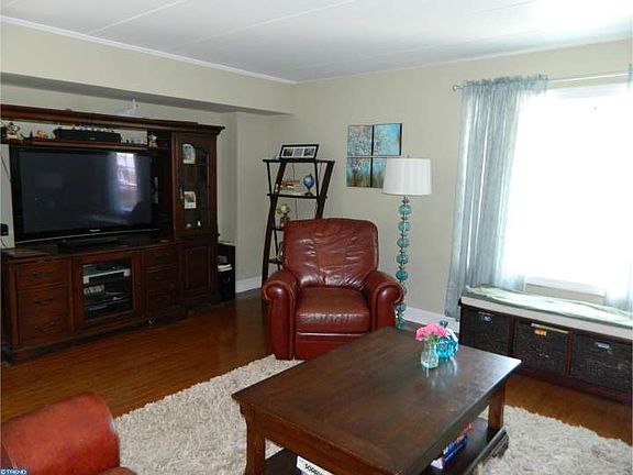 3rd image of 13073 Dorothy Dr