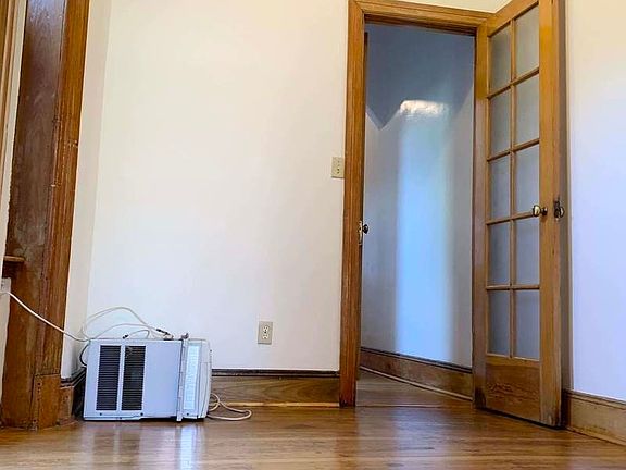 5th image of 166 W 107th St #1B