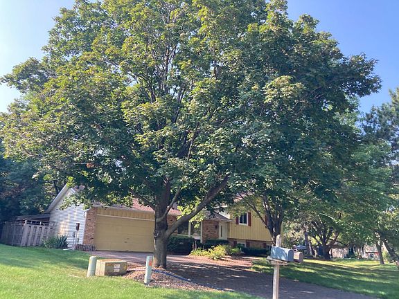 3rd image of 2527 Interlachen Dr