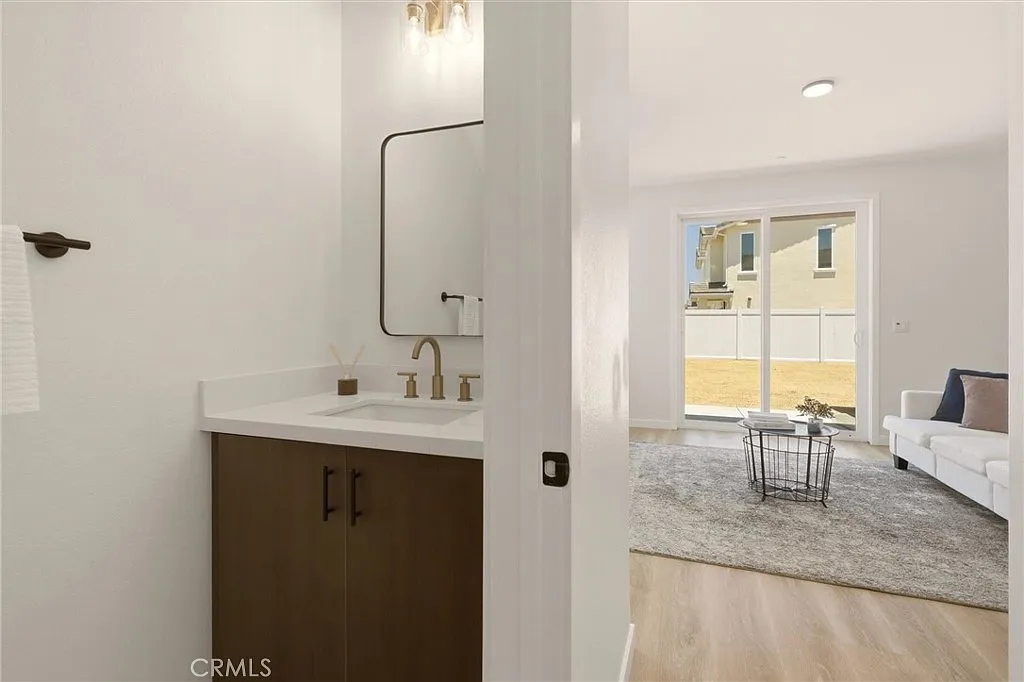 3 bed, 2.5 bath, 1603 sqft, $3,750 — Photo 4