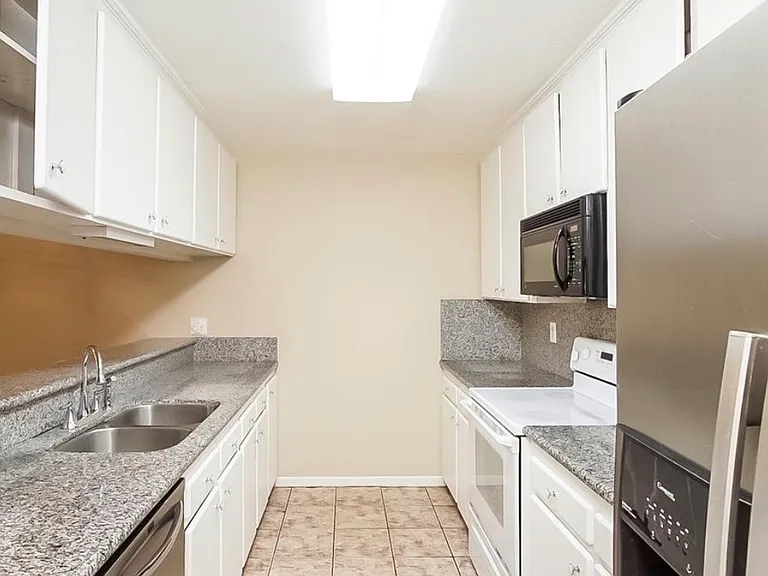 10650 Bexley Dr — Photo 17