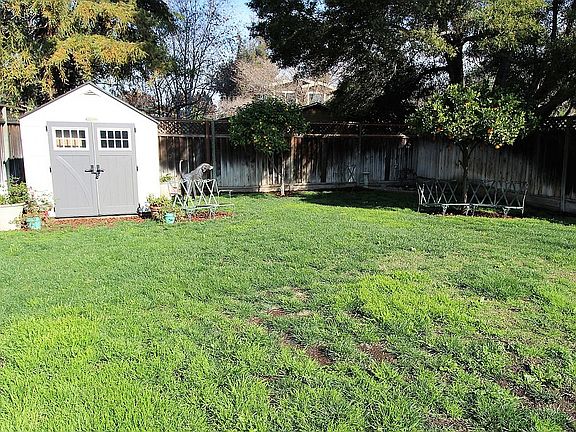 3rd image of 449 Coe Ave